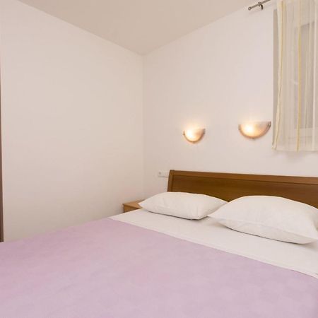 Apartments Mira Омиш Экстерьер фото