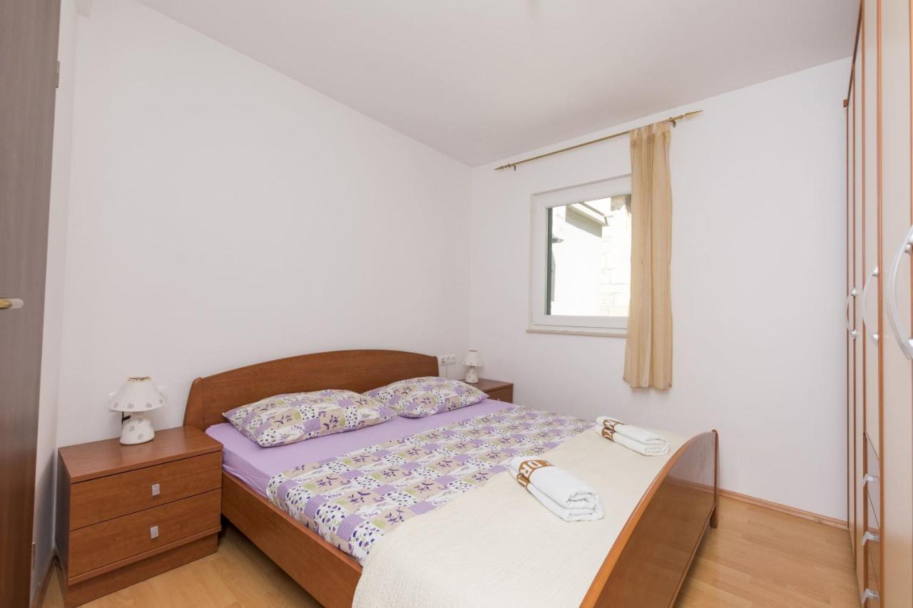 Apartments Mira Омиш Экстерьер фото