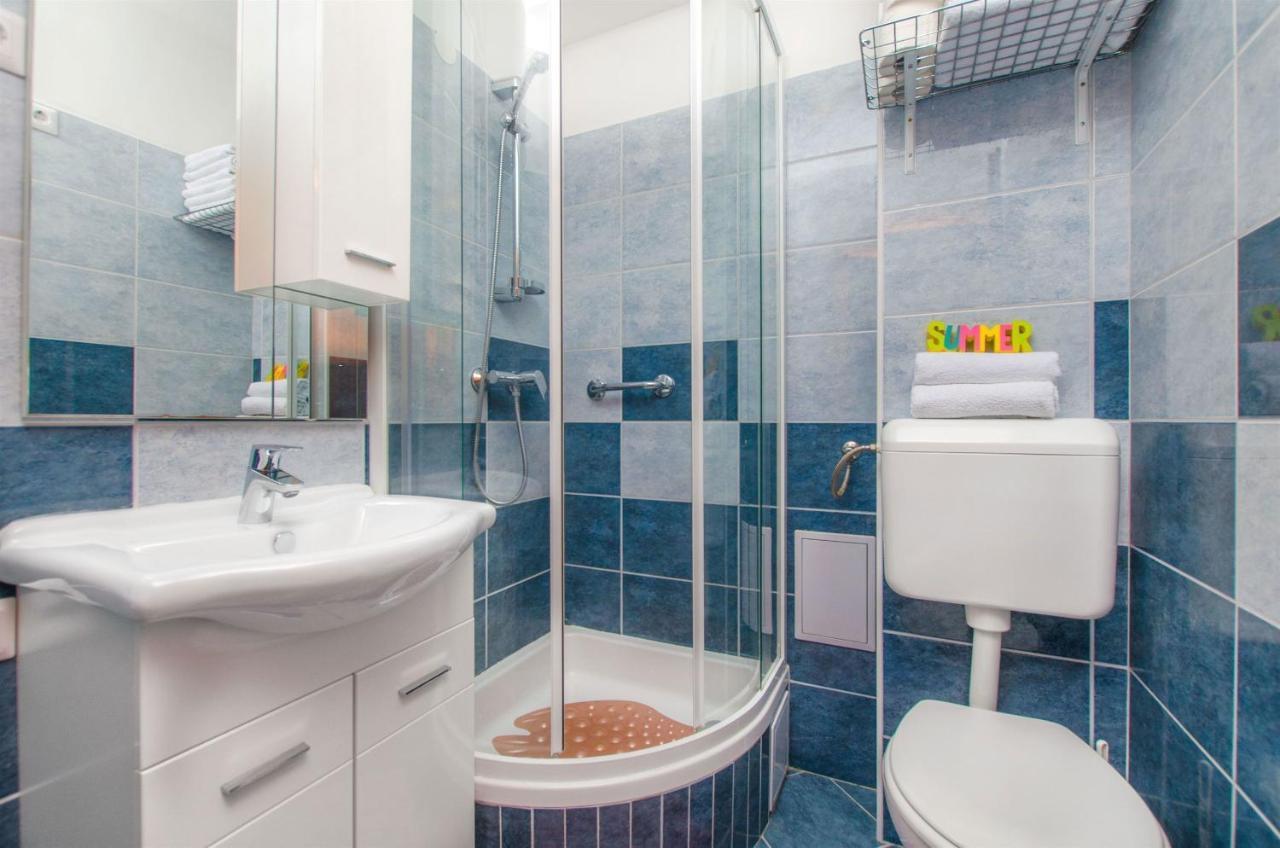 Apartments Mira Омиш Экстерьер фото