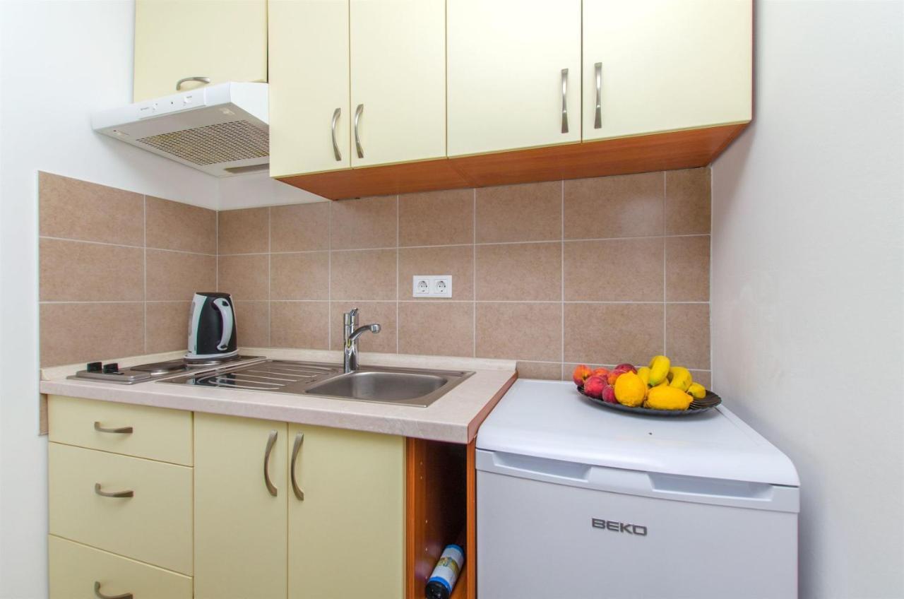 Apartments Mira Омиш Экстерьер фото