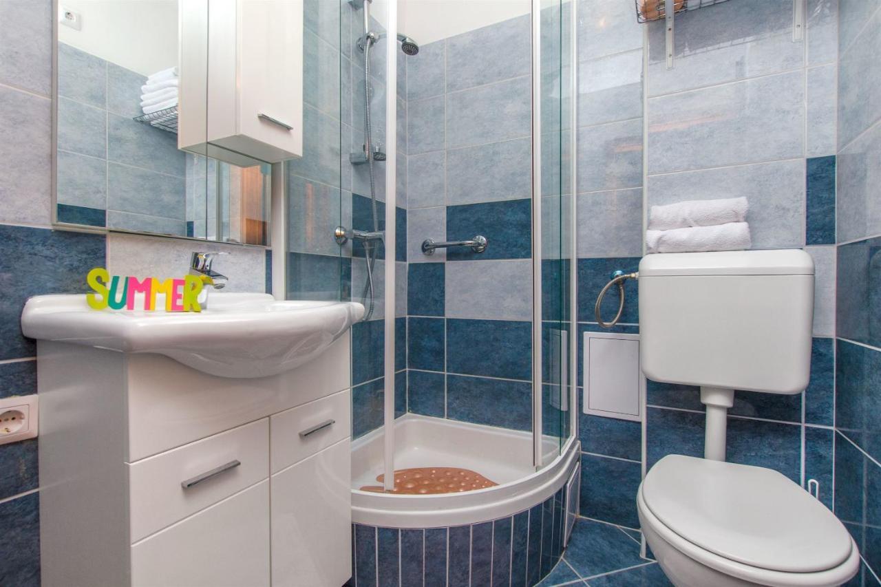 Apartments Mira Омиш Экстерьер фото