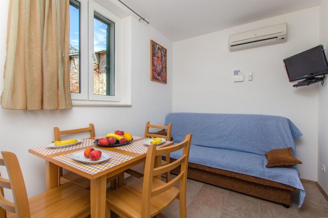 Apartments Mira Омиш Экстерьер фото