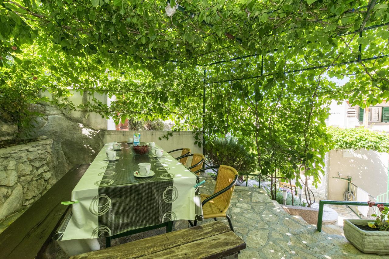 Apartments Mira Омиш Экстерьер фото