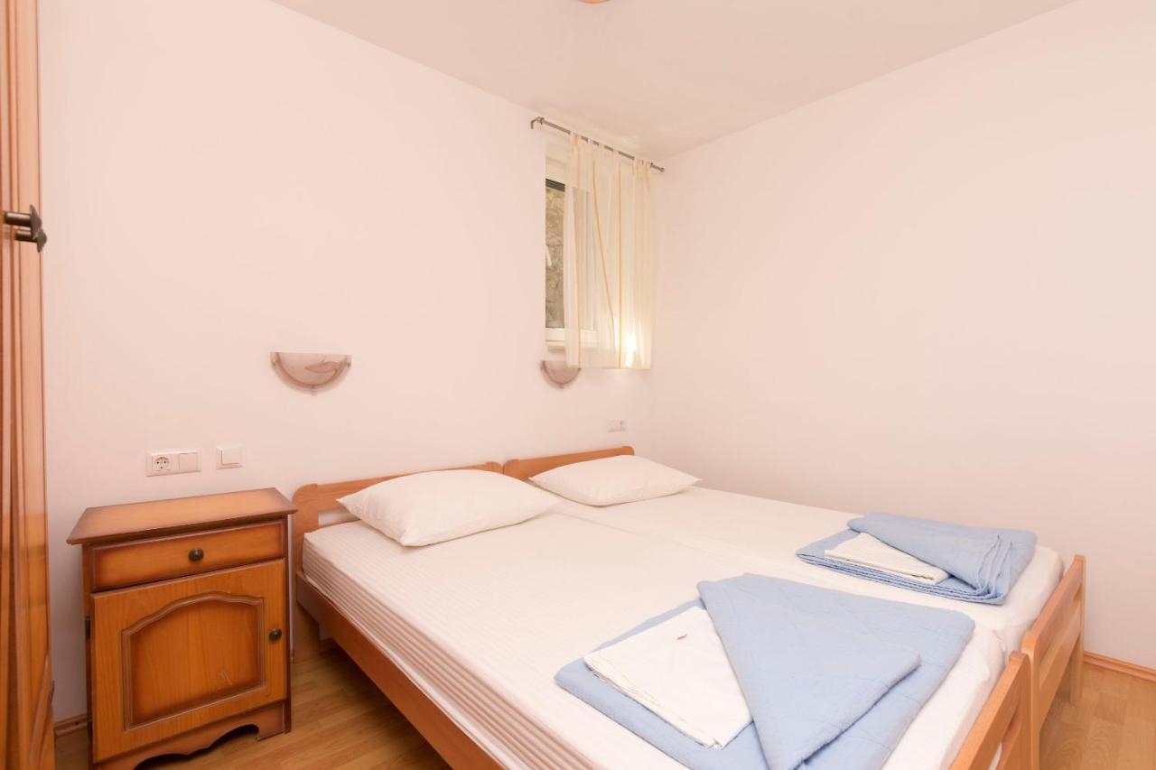 Apartments Mira Омиш Экстерьер фото